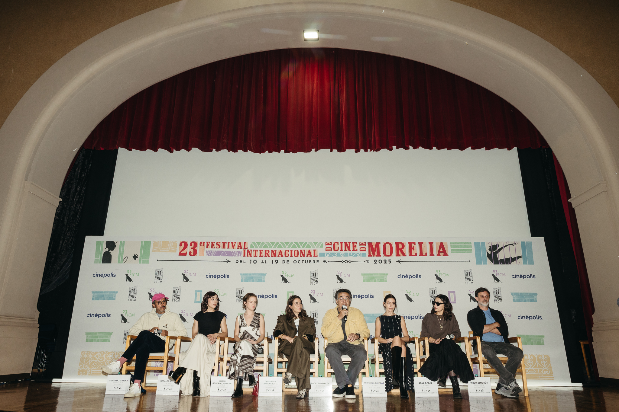 Conferencia de prensa de LAS LOCURAS en el 23° FICM