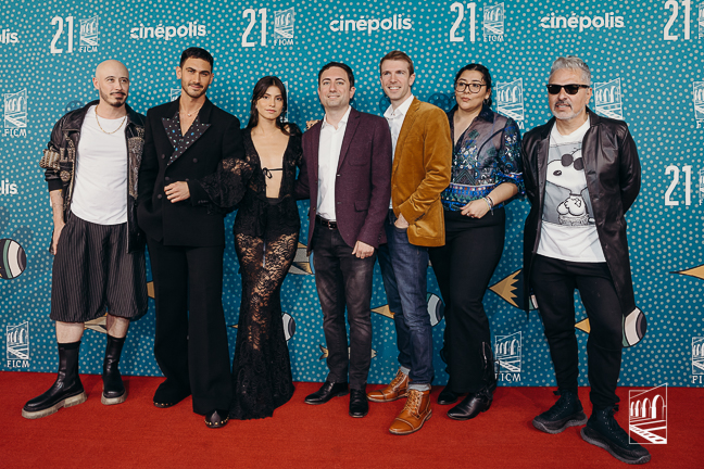 Elenco de Straight