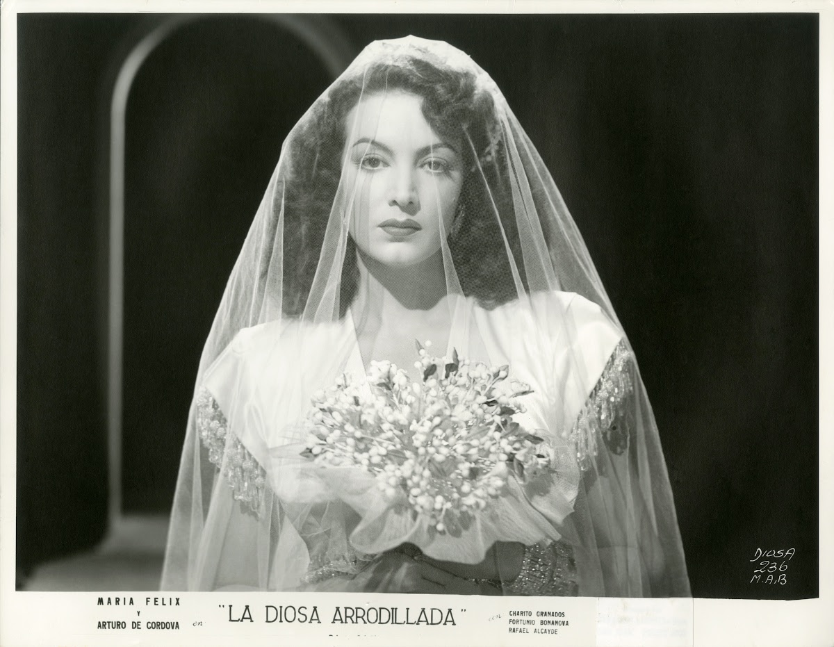 La diosa arrodillada