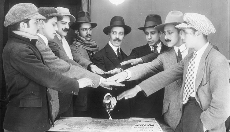 El automóvil gris