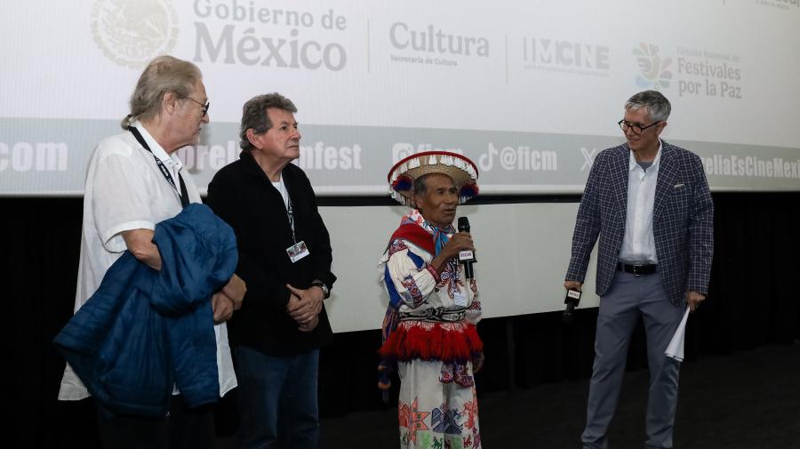 Motoapohua y sus cuadros de estambre
