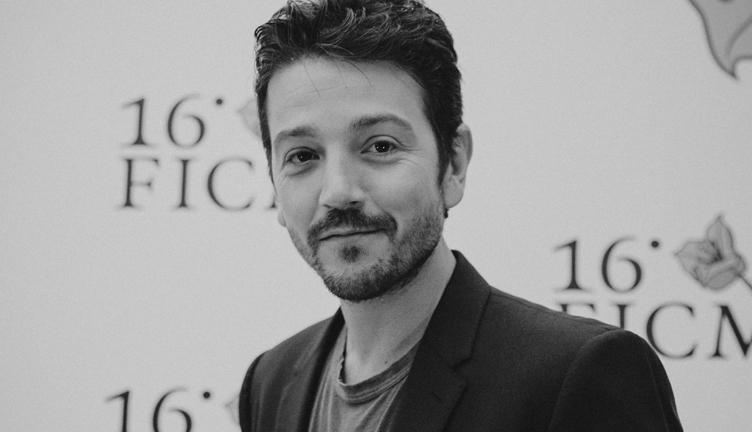 Los Premios Platino reconocen la trayectoria de Diego Luna