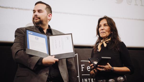 Jorge Martínez Micher, Olivia Harrison