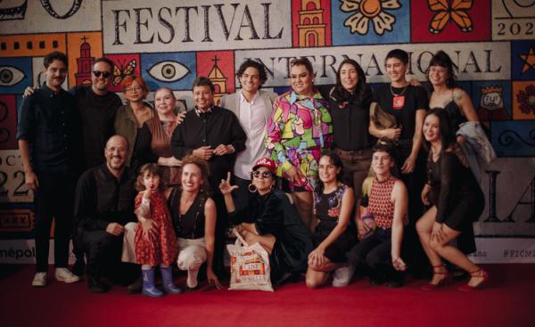 Elenco de DOS ESTACIONES