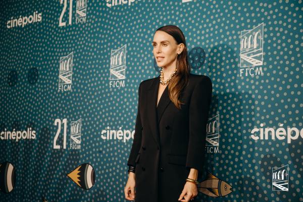 Alexandra De la Mora
