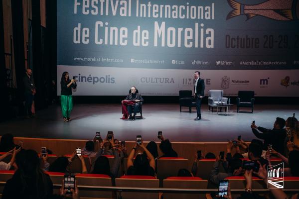 Victoria Clay Mendoza, Miguel Bosé