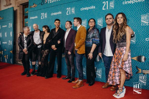 Elenco de STRAIGHT