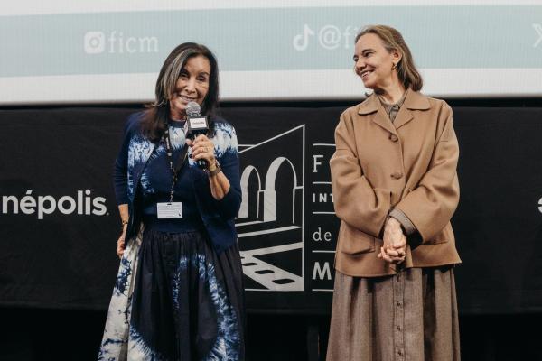Olivia Harrison, Daniela Michel