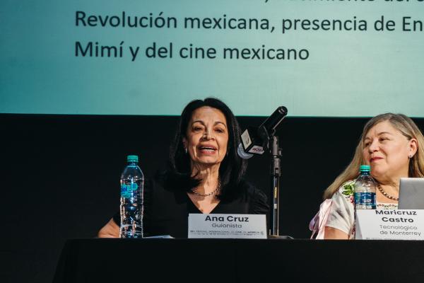 Ana Cruz, Maricruz Castro