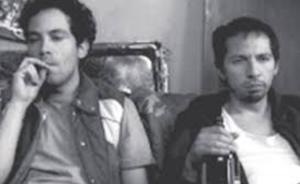 Con la cola entre las patas (dir. Carlos Sama "Hari")