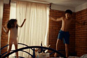 Casa chica, Lau Charles